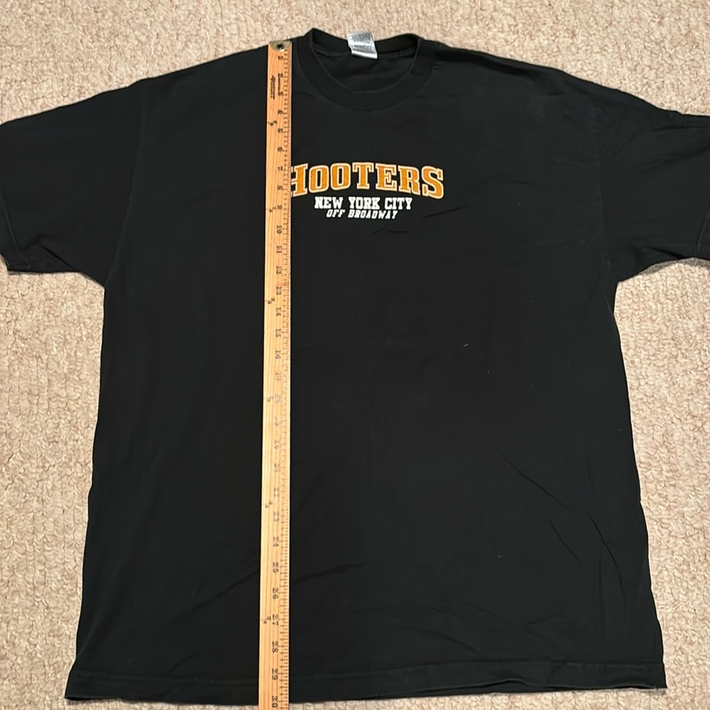 Vintage Hooters NYC tee